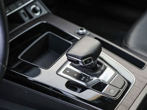 Used 2021 Audi Q5 e Premium w/ Convenience Package image 19