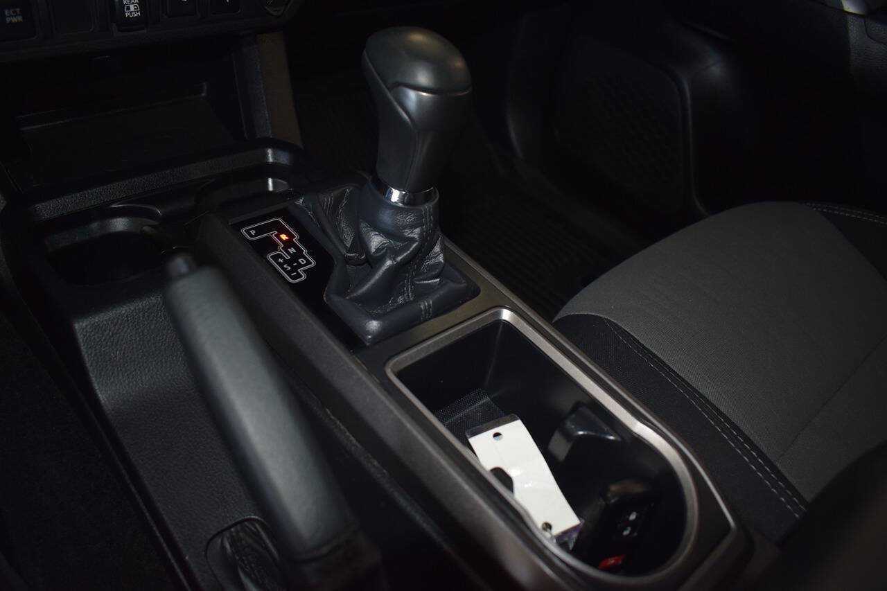 Used 2020 Toyota Tacoma TRD Off-Road AWD/4WD image 29
