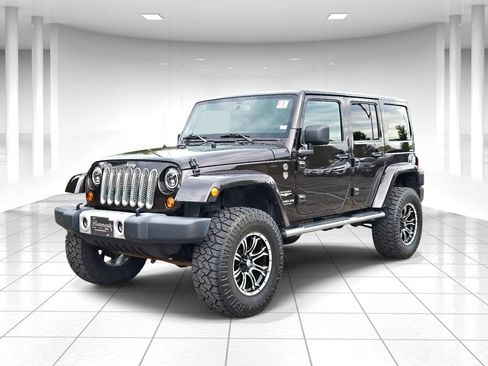 Used 2013 Jeep Wrangler Unlimited Sahara w/ Dual Top Group AWD/4WD image 7