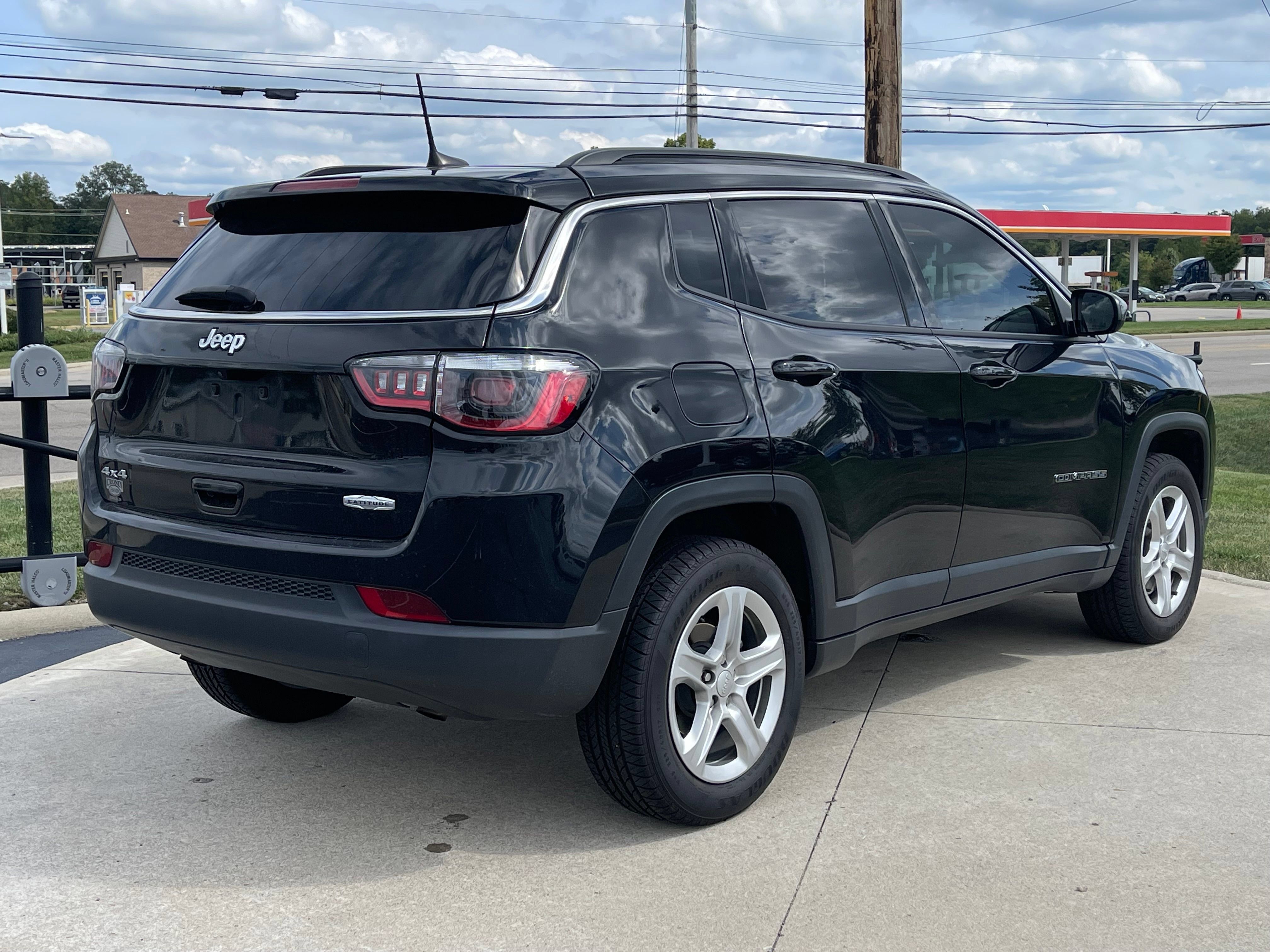 Used 2023 Jeep Compass Latitude w/ Convenience Group AWD/4WD image 7