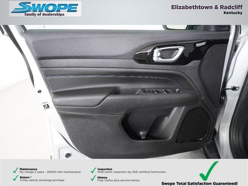 New 2026 Jeep Compass Latitude image 13