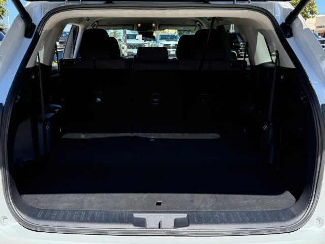 Used 2024 Toyota Highlander LE FWD image 29