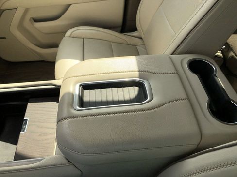 Used 2021 GMC Yukon Denali w/ Denali Premium Package image 18