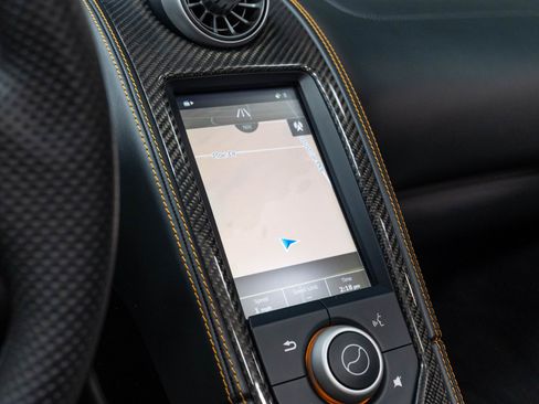 Used 2015 McLaren 650S Spider RWD image 18