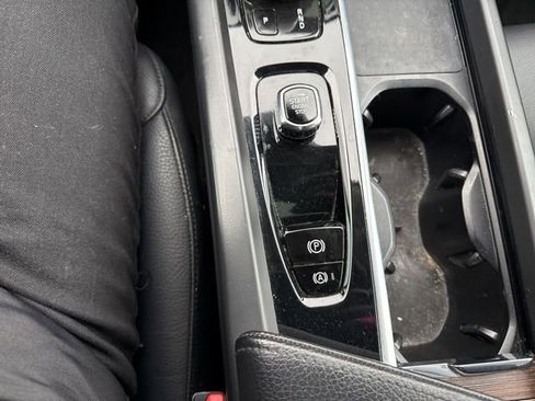 Used 2022 Volvo XC60 B5 Momentum image 19