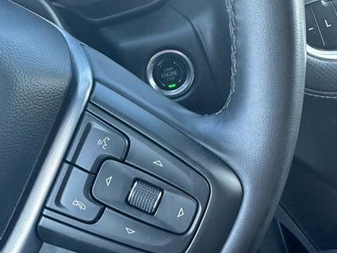 Used 2024 GMC Yukon XL SLT image 48