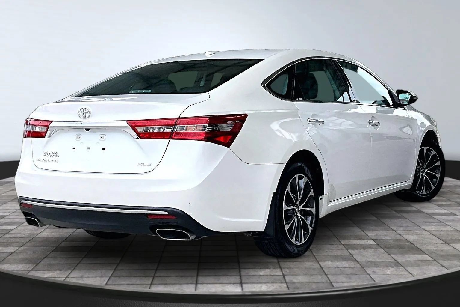 Used 2016 Toyota Avalon XLE Plus FWD image 6