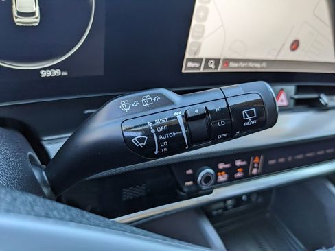 Certified 2025 Kia Sportage SX image 33