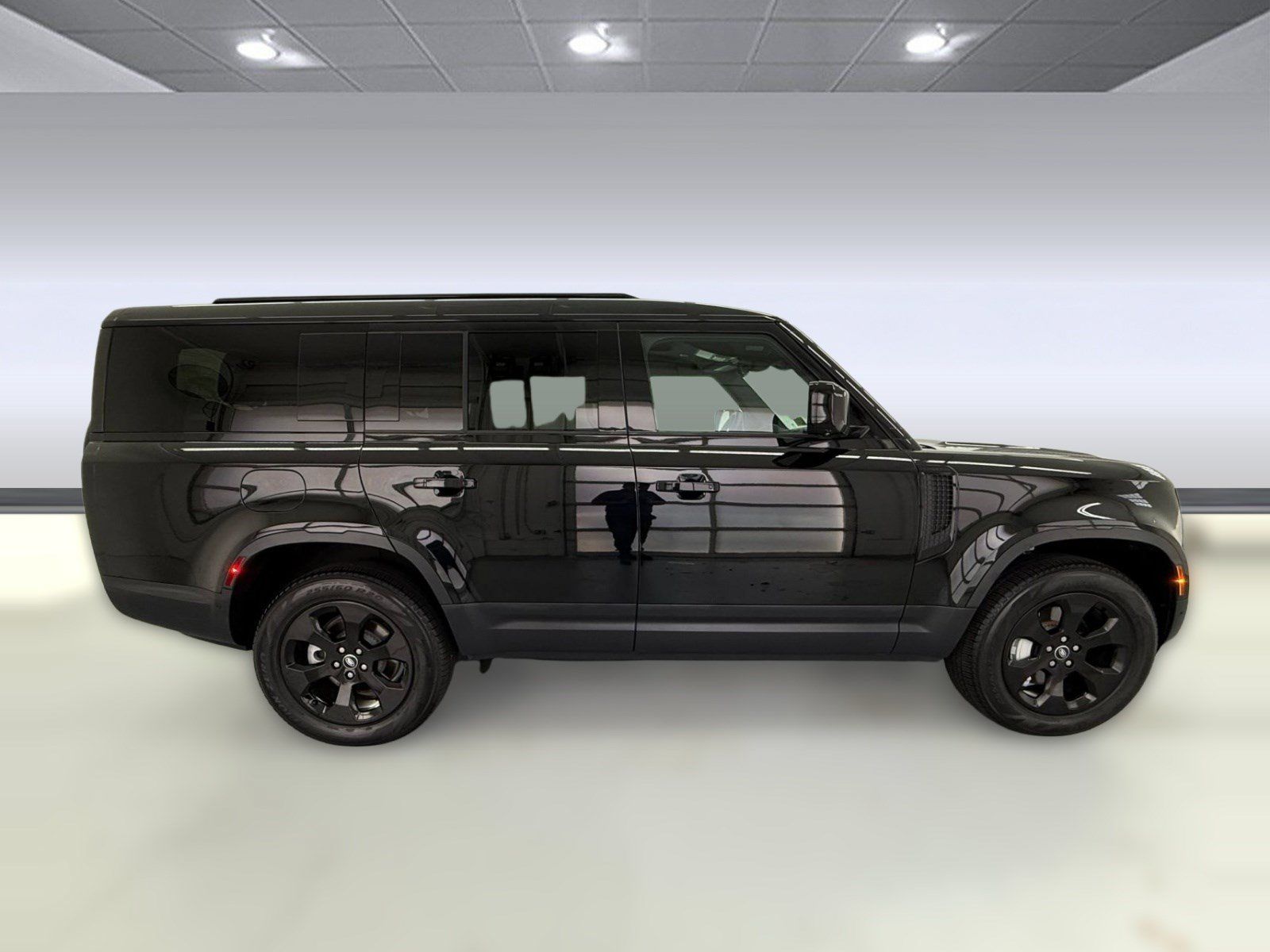 Used 2025 Land Rover Defender 130 S AWD/4WD image 7