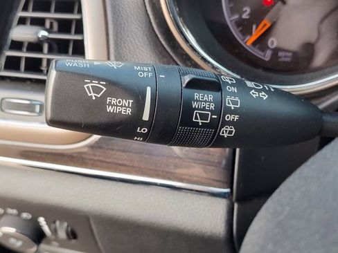 Used 2015 Jeep Grand Cherokee Overland image 24