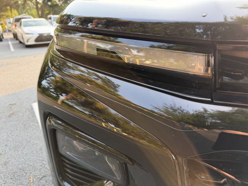 Used 2025 Chevrolet Traverse RS FWD image 12