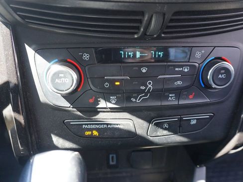 Used 2017 Ford Escape Titanium image 11