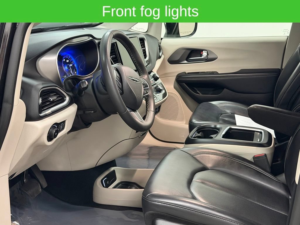 Used 2023 Chrysler Pacifica Touring-L FWD image 24