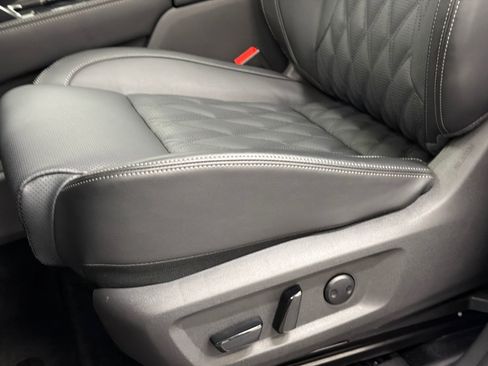 Used 2026 Nissan Rogue Platinum w/ Platinum Premium Package image 16