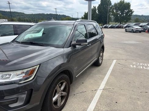 Used 2017 Ford Explorer XLT AWD/4WD image 6