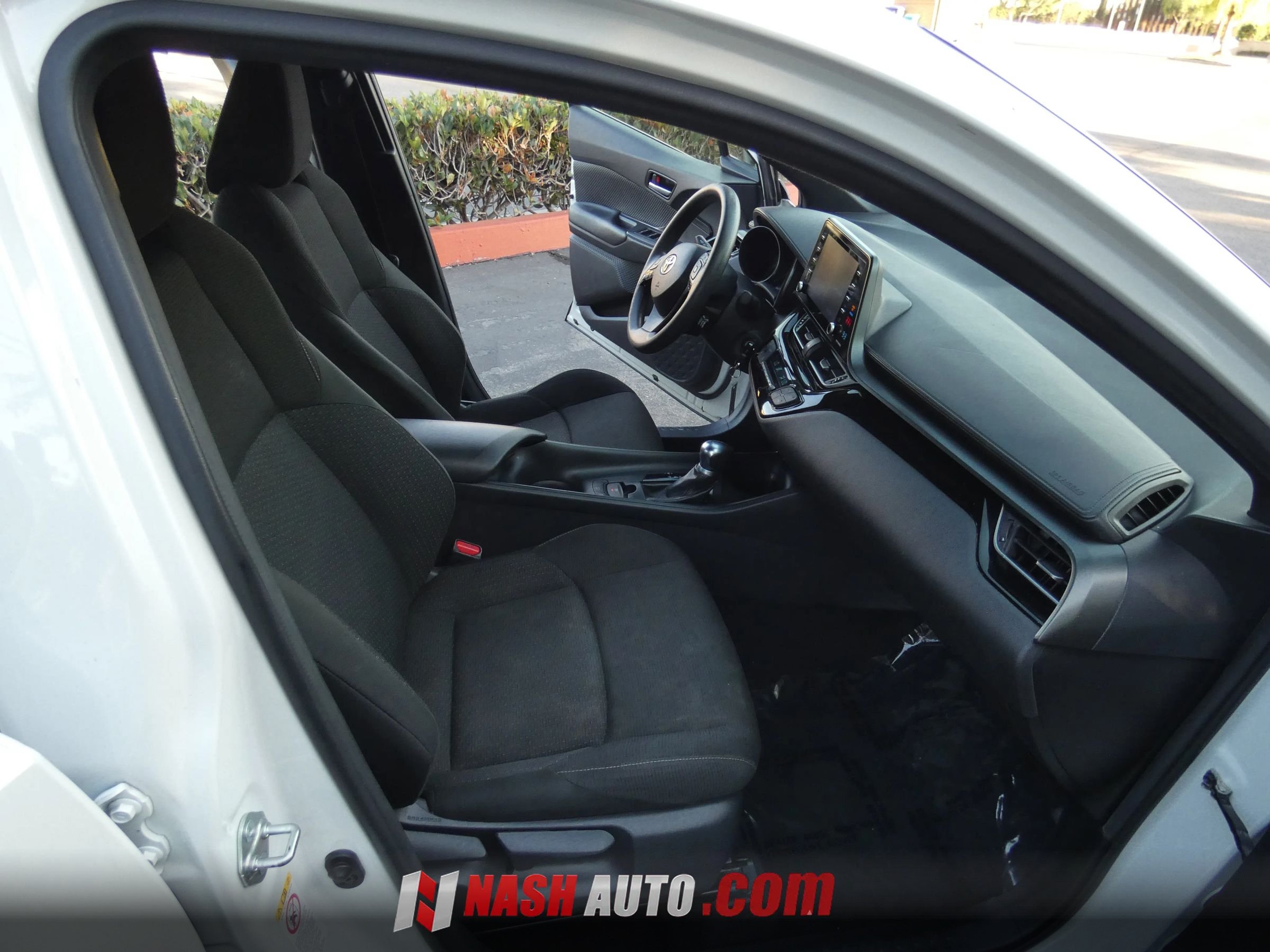 Used 2019 Toyota C-HR LE FWD image 21