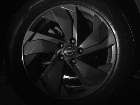 Used 2025 Nissan Rogue SV image 15