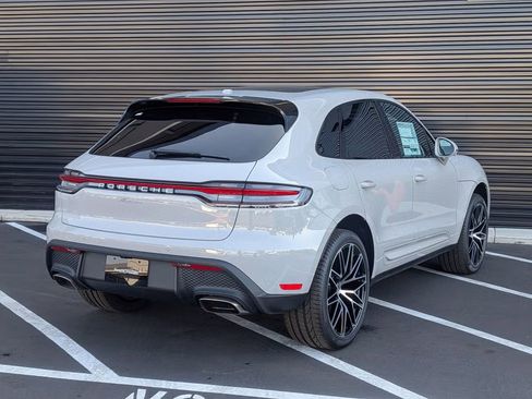 Certified 2025 Porsche Macan AWD/4WD image 9