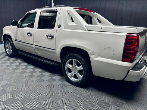 Used 2013 Chevrolet Avalanche LTZ AWD/4WD image 16