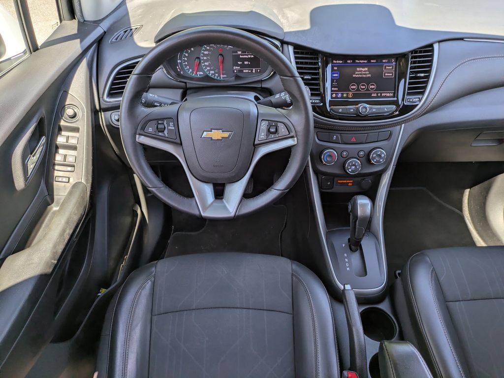 Used 2022 Chevrolet Trax LT w/ LT Convenience Package AWD/4WD image 17