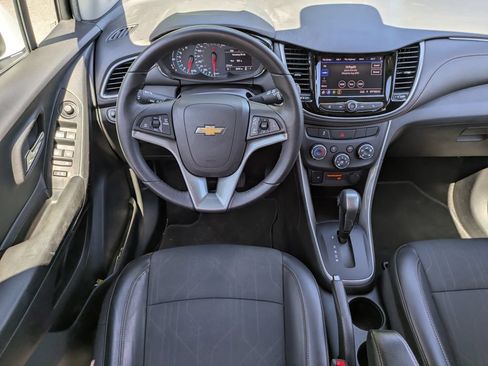 Used 2022 Chevrolet Trax LT w/ LT Convenience Package AWD/4WD image 17