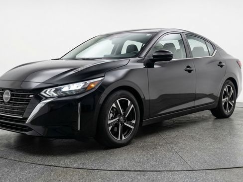 Used 2025 Nissan Sentra SV image 3