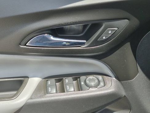 Used 2021 Chevrolet Equinox LS FWD image 8