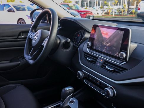 Used 2025 Nissan Altima 2.5 S image 19