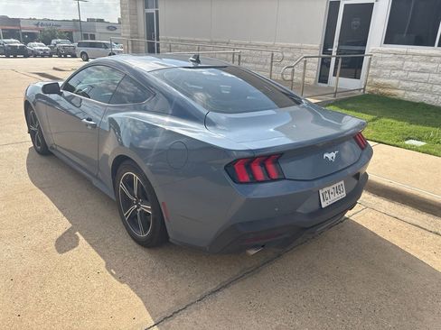 Used 2025 Ford Mustang Coupe RWD image 2