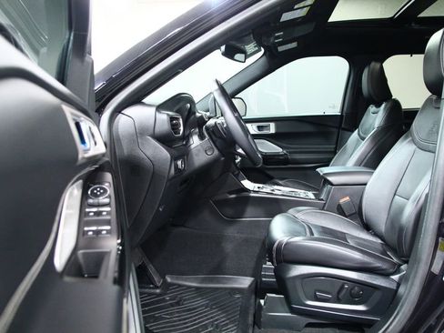 Used 2024 Ford Explorer ST w/ Equipment Group 401A image 4