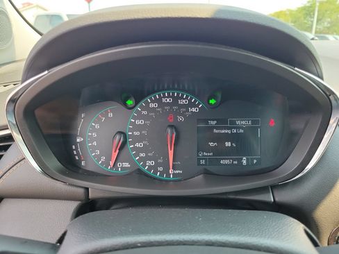 Used 2022 Chevrolet Trax LT w/ Premium Seat Package AWD/4WD image 26