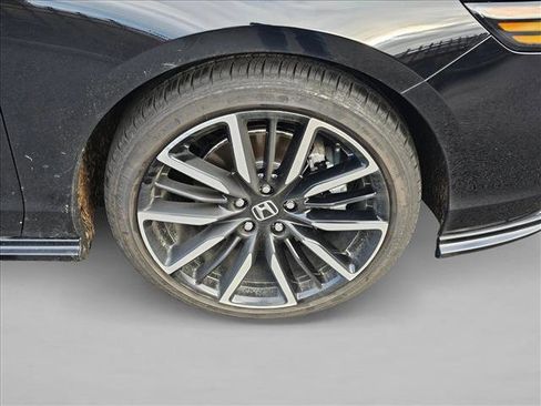 Used 2025 Honda Accord Touring image 9