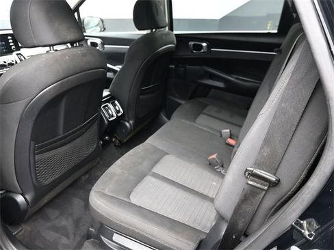 Used 2021 Kia Sorento LX image 12