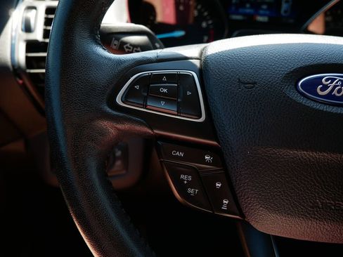 Certified 2019 Ford Escape Titanium AWD/4WD image 18