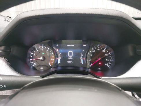 Used 2025 Jeep Compass Latitude image 18