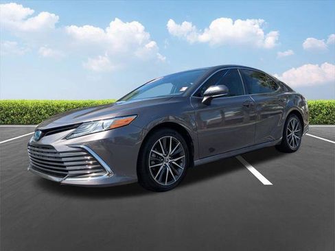 Certified 2023 Toyota Camry XLE FWD image 9