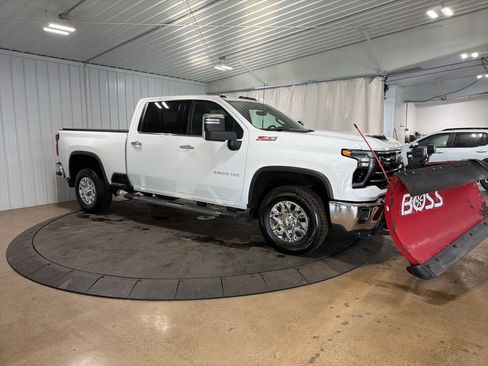 Used 2024 Chevrolet Silverado 3500 LTZ w/ LTZ Convenience Package AWD/4WD image 9