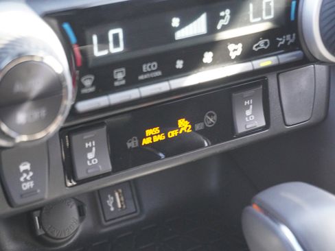 Used 2025 Toyota RAV4 SE image 26