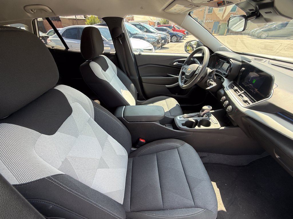 Used 2025 Chevrolet Trax LS FWD image 16