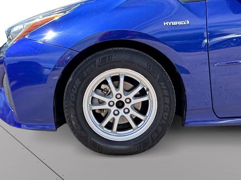 Used 2017 Toyota Prius Two w/ Carpet Mat Package FWD image 9