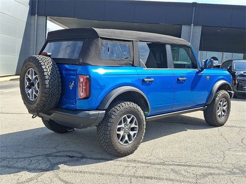 Used 2025 Ford Bronco Badlands image 9