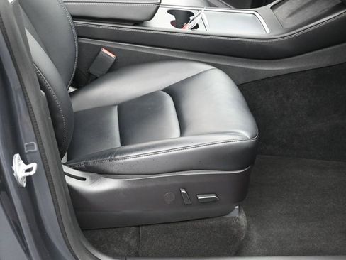 Used 2022 Tesla Model Y Performance image 10