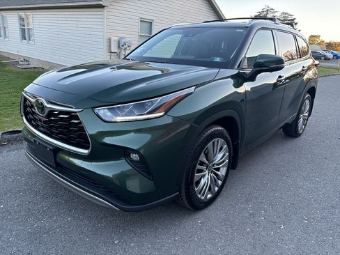 Used 2024 Toyota Highlander XLE image 8