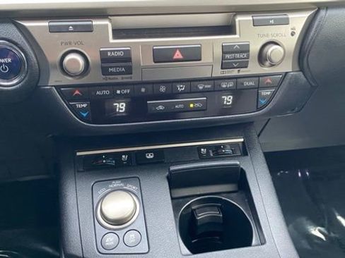 Used 2015 Lexus ES 300h 300h image 29