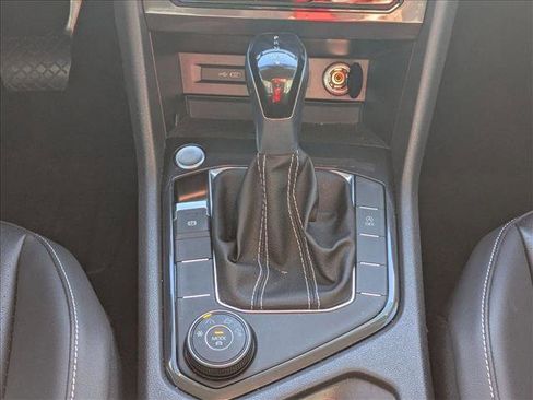 Used 2022 Volkswagen Tiguan SE image 12