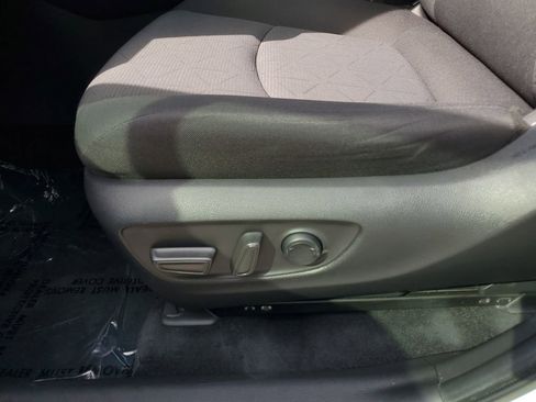 Used 2022 Toyota RAV4 XLE image 12