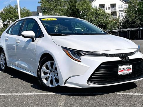 Used 2023 Toyota Corolla LE FWD image 2