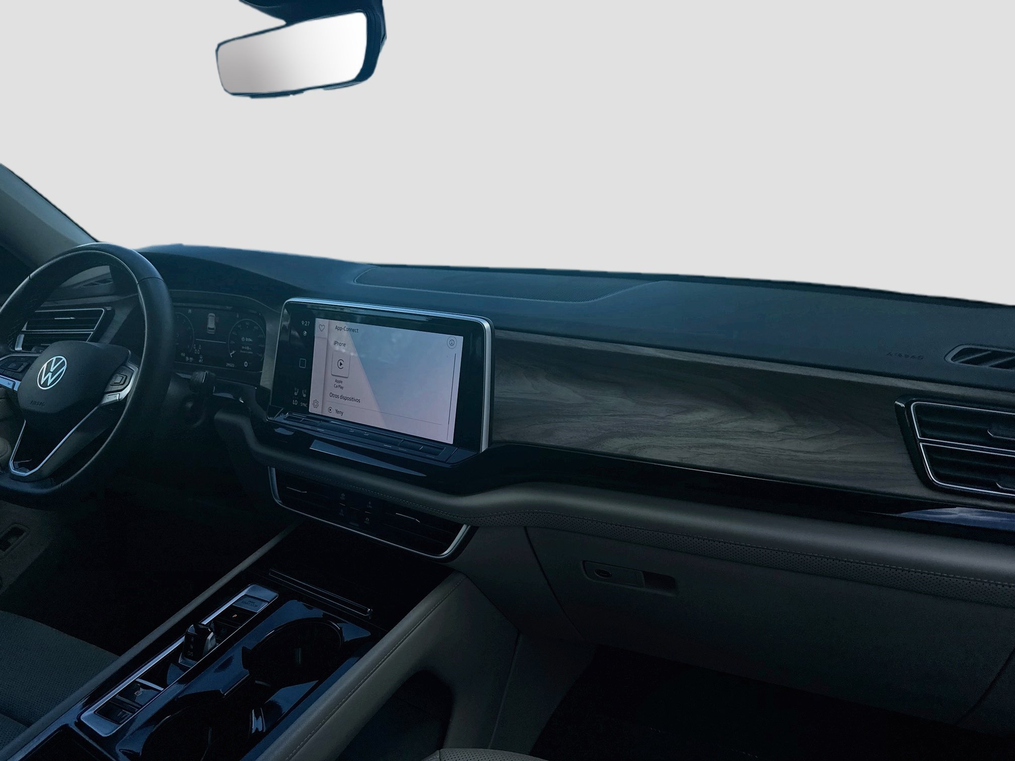 Certified 2024 Volkswagen Atlas SE FWD image 32