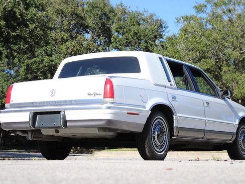 Used 1993 Chrysler New Yorker Fifth Avenue image 8