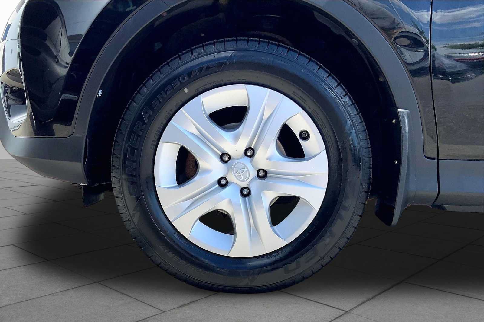 Used 2014 Toyota RAV4 LE AWD/4WD image 10